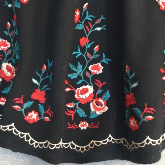 FLYING TOMATO Boho Bohemian Peasant Festival Minimalist Embroidered Gauzy Top - Picture 9 of 14